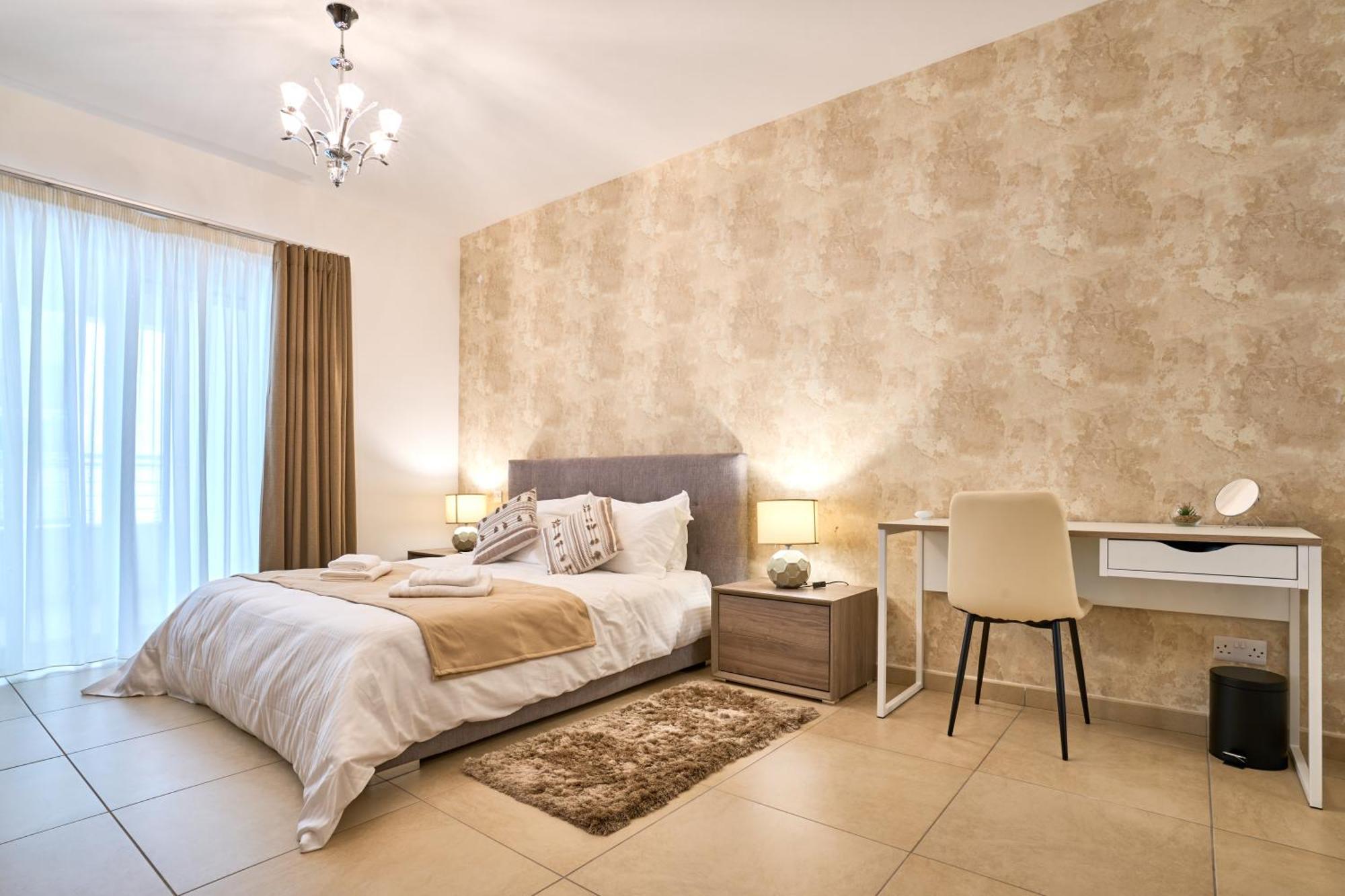 Stunning 3-Bedroom Seaview Retreat In Fort Cambridge Sliema Zewnętrze zdjęcie