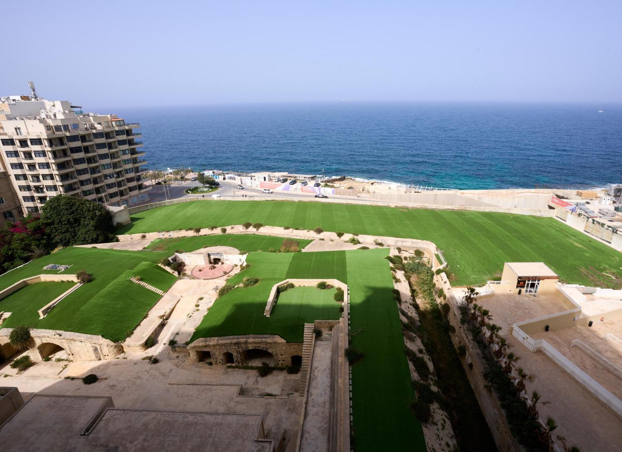 Stunning 3-Bedroom Seaview Retreat In Fort Cambridge Sliema Zewnętrze zdjęcie
