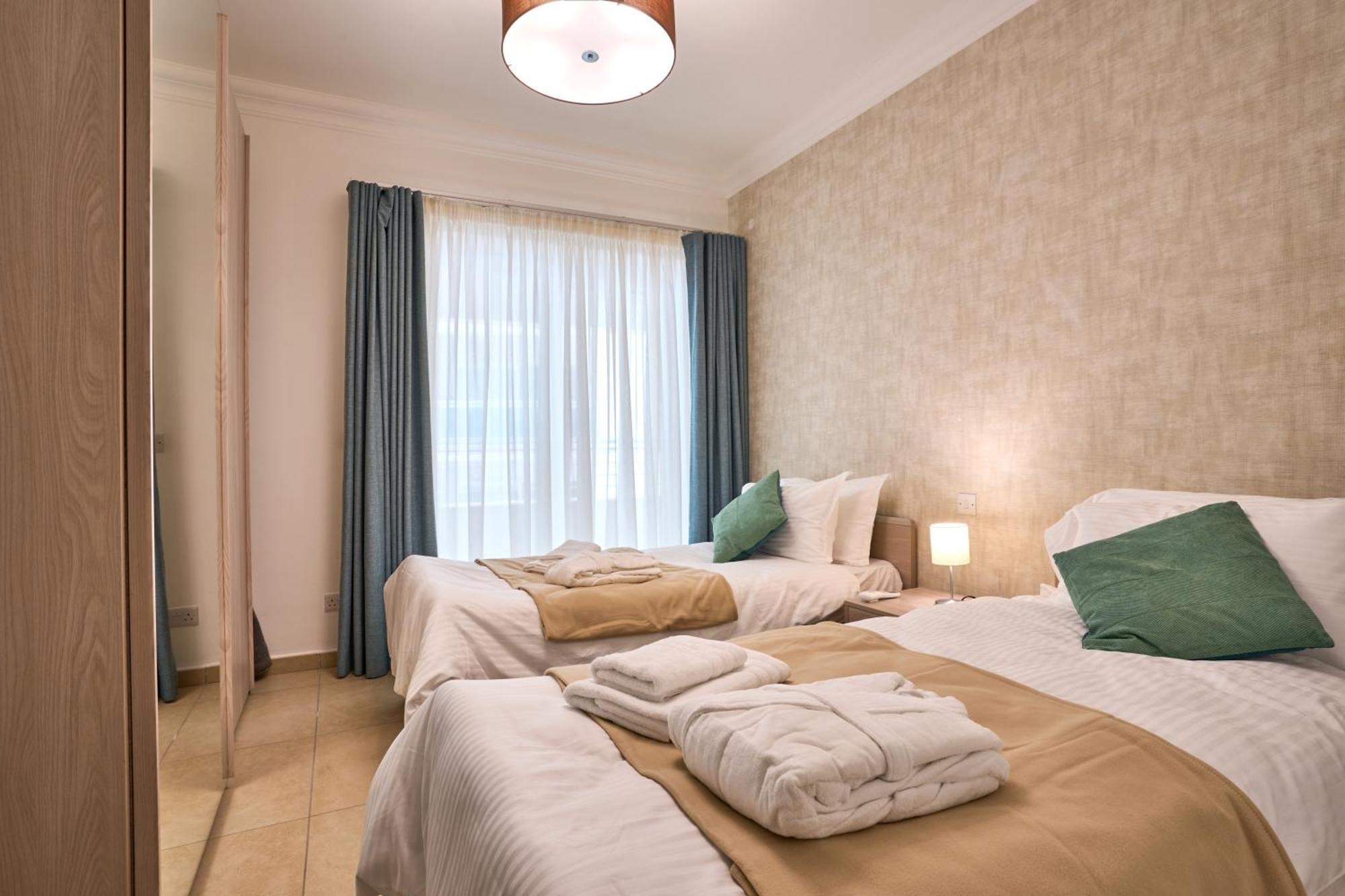 Stunning 3-Bedroom Seaview Retreat In Fort Cambridge Sliema Zewnętrze zdjęcie