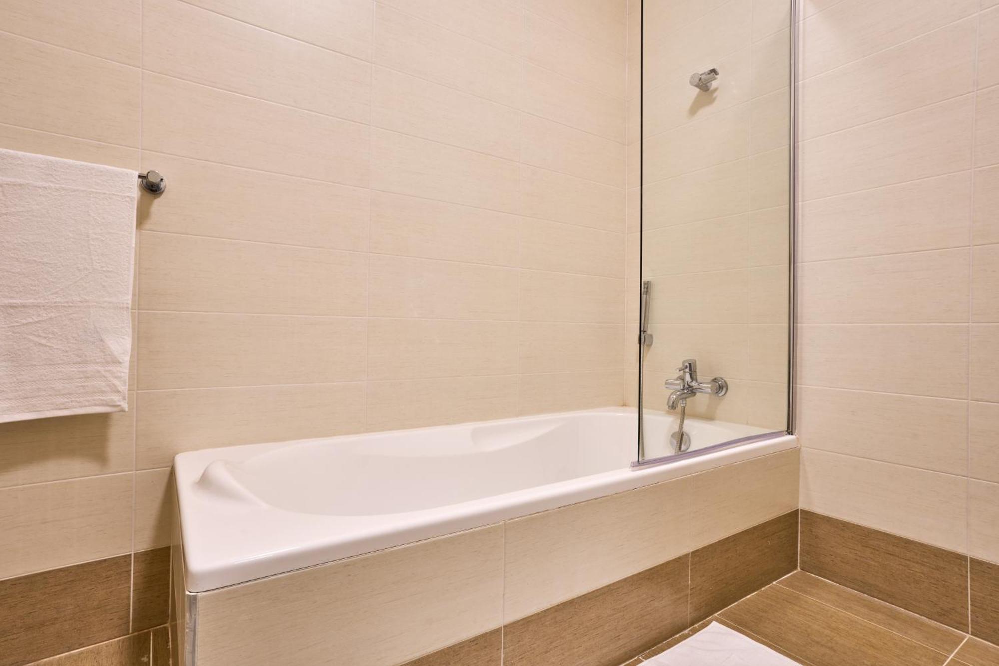 Stunning 3-Bedroom Seaview Retreat In Fort Cambridge Sliema Zewnętrze zdjęcie