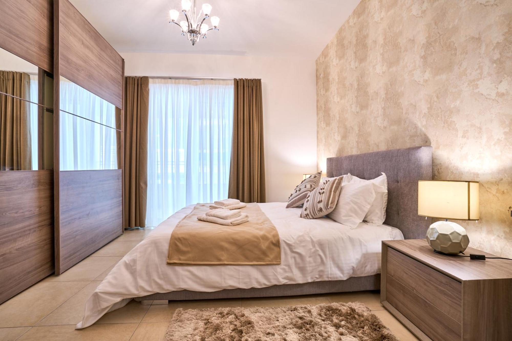 Stunning 3-Bedroom Seaview Retreat In Fort Cambridge Sliema Zewnętrze zdjęcie