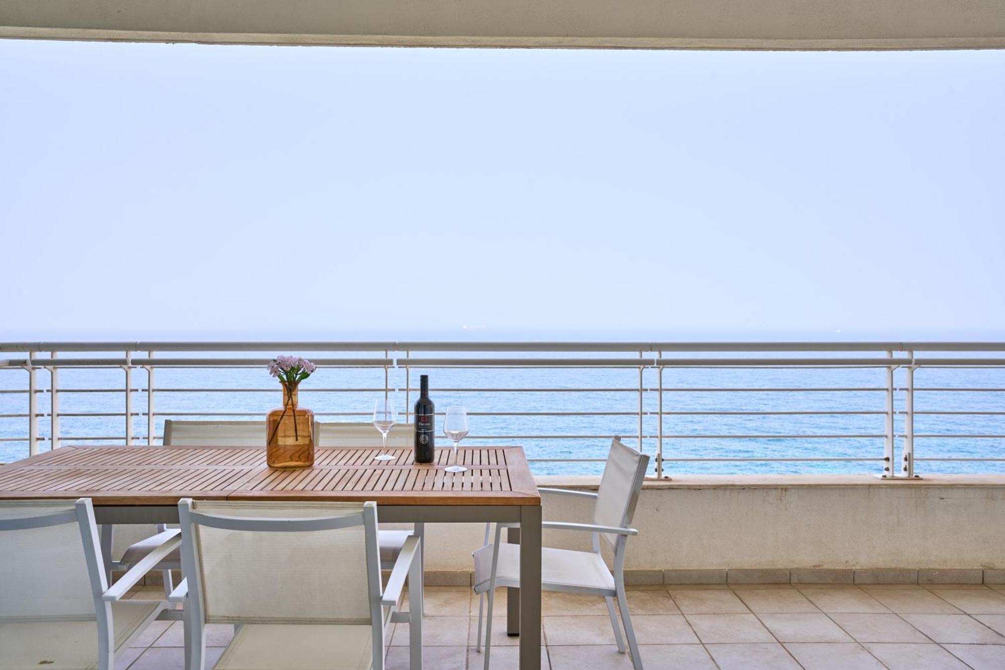 Stunning 3-Bedroom Seaview Retreat In Fort Cambridge Sliema Zewnętrze zdjęcie
